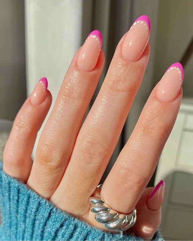 Difference between Almond Shaped Nails and Oval Nails